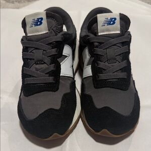 Boys NEW Balance 237 GS J Black with moonbeam (GS237PF) Boys Size 12.5